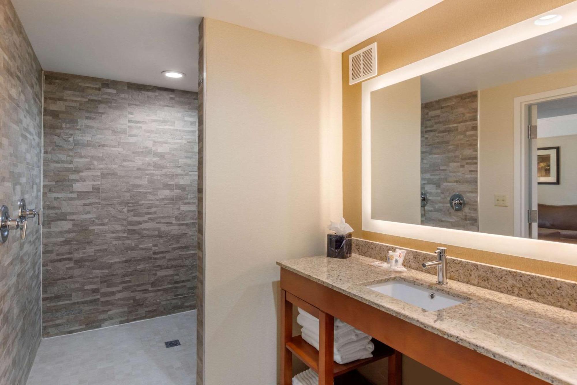 Comfort Suites Southpark Colonial Heights Exterior foto